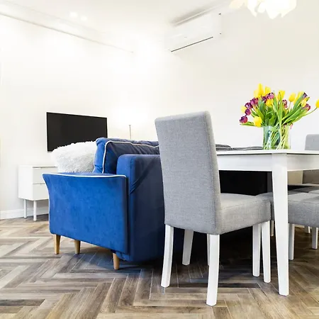 HOUSEHOST Apartment : Sarego Street-3